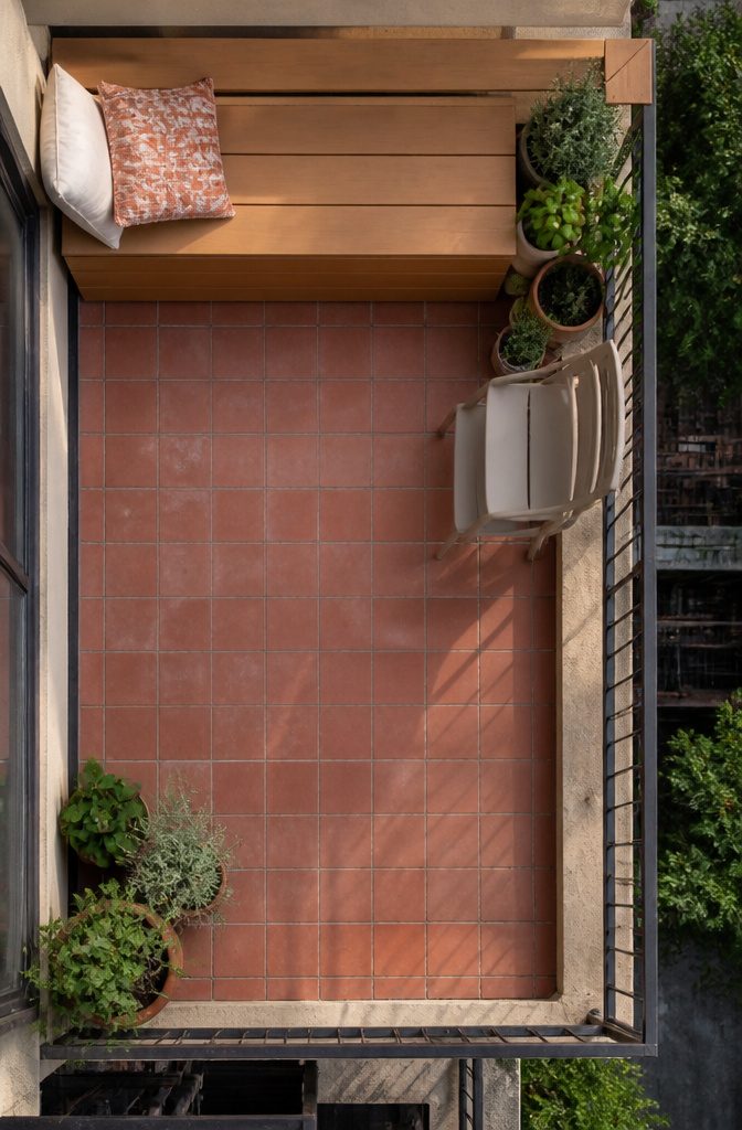 Modern Terrace Design Ideas: Outdoor Space Planning and Materials 2 A small terrace with a folding bistro chair and limited space.
